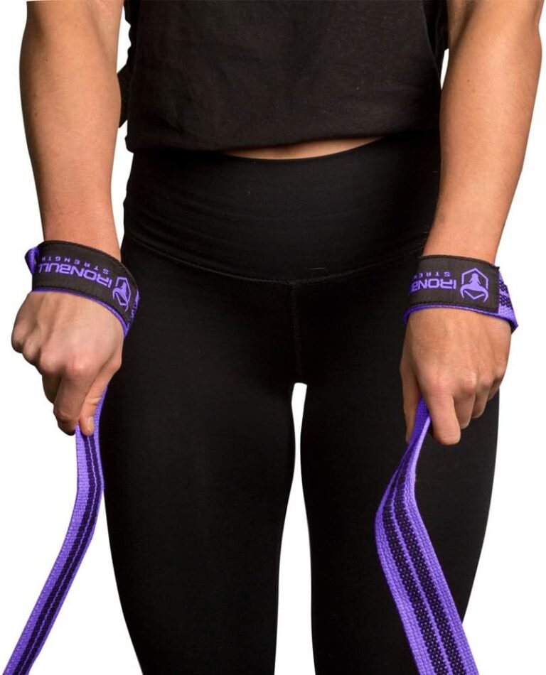 women lifting straps a must have for powerlifting
